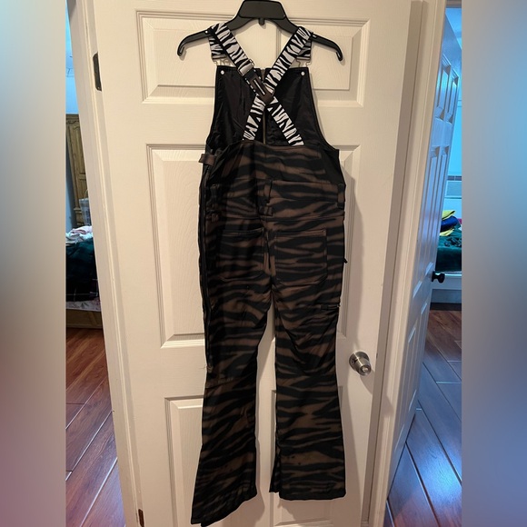 DC Collective Snow Bib - Size Medium OBO - Picture 6 of 6